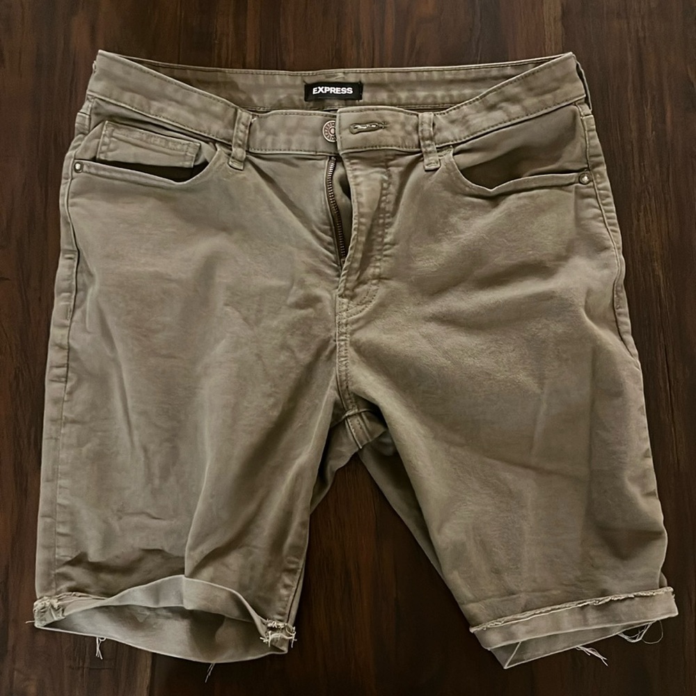 Express mens 34 slim khaki shorts